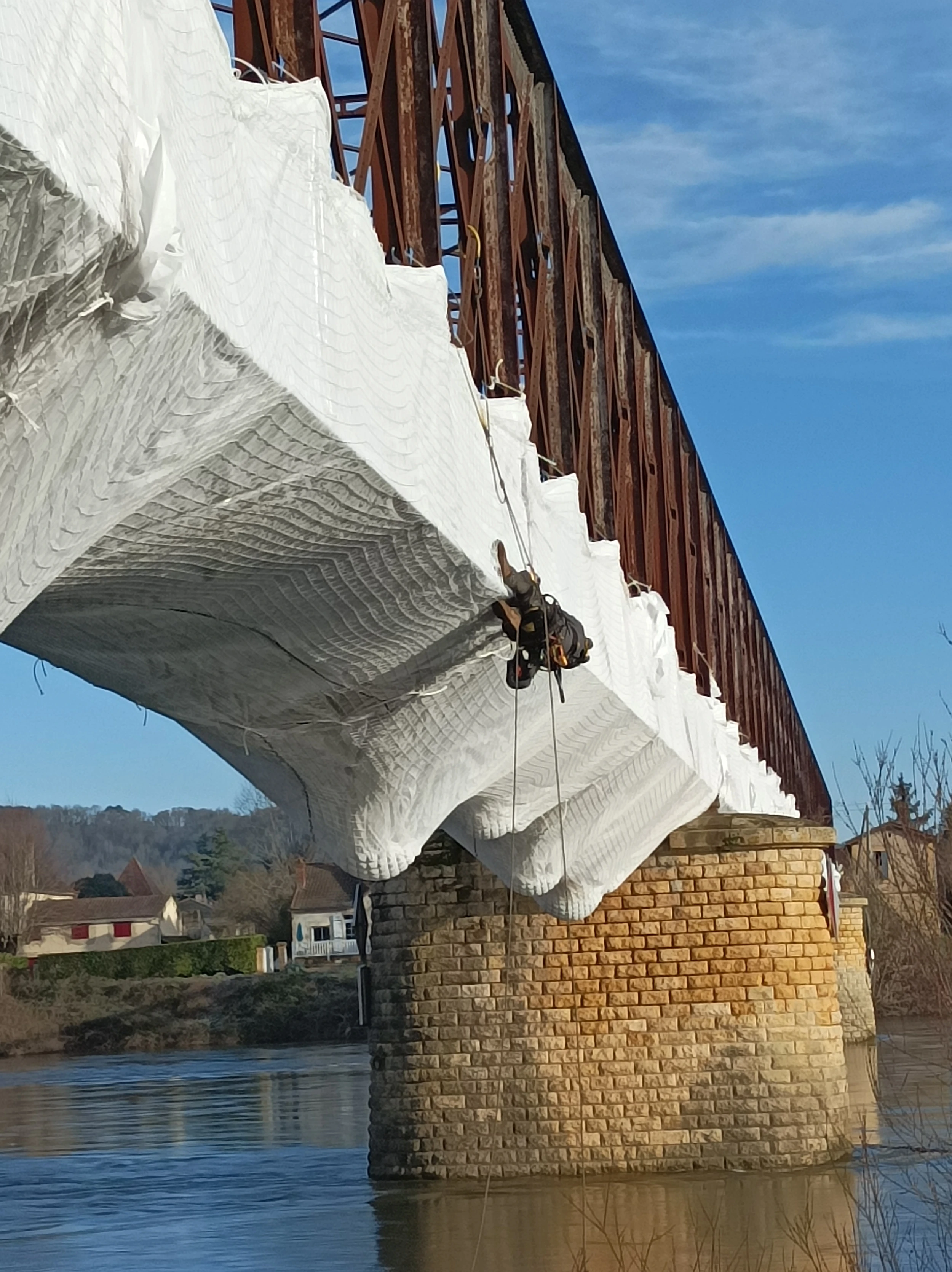 Intervention de cordistes MS Access pour emballé c’est protégé chez LAURIERE à St Cyprien (bâtiment) – 4